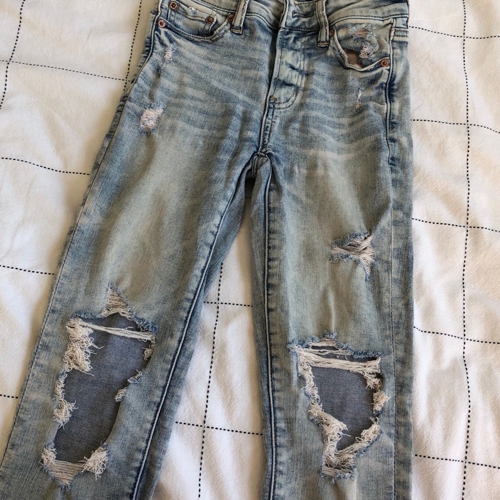Amercian Eagle distressed vintage blue jeans